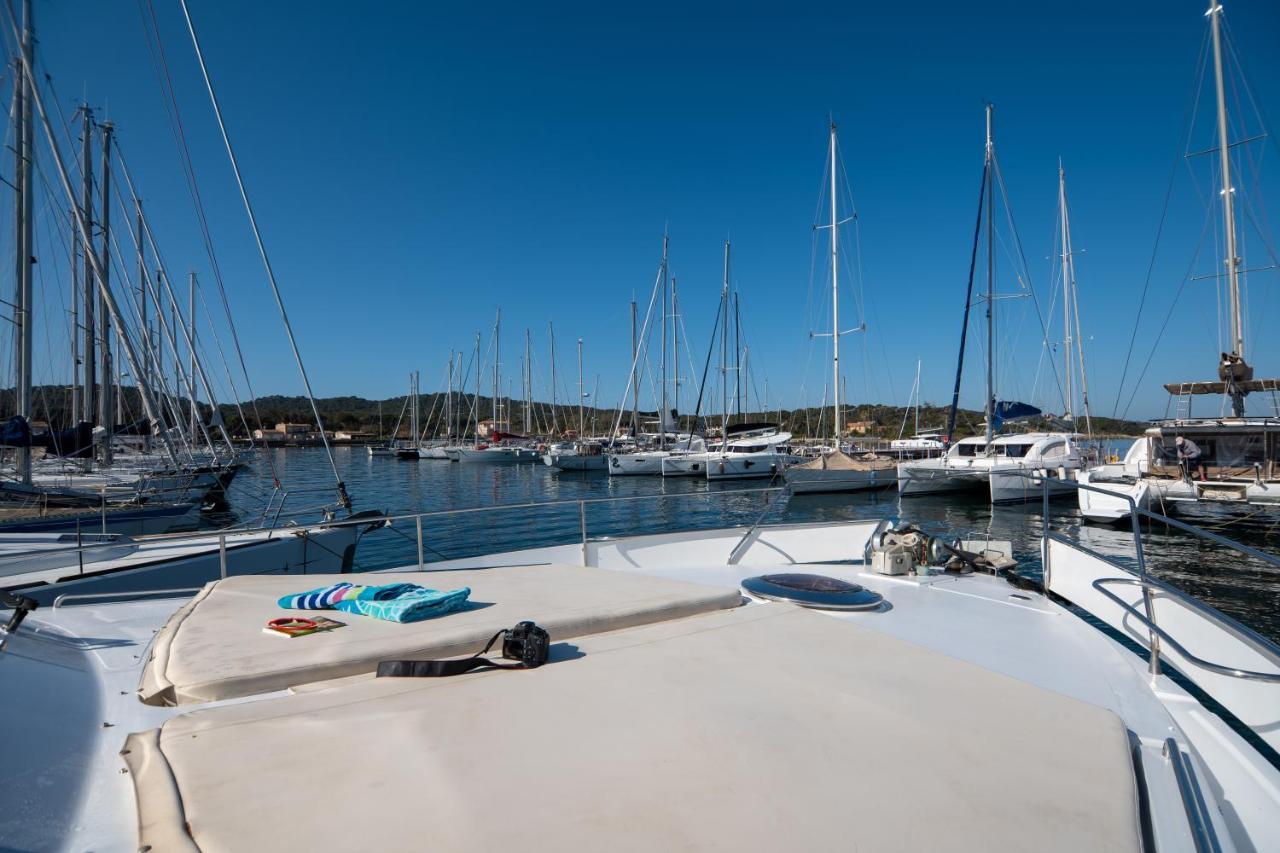 Hebergements Bateaux A Quai Porquerolles Exterior photo